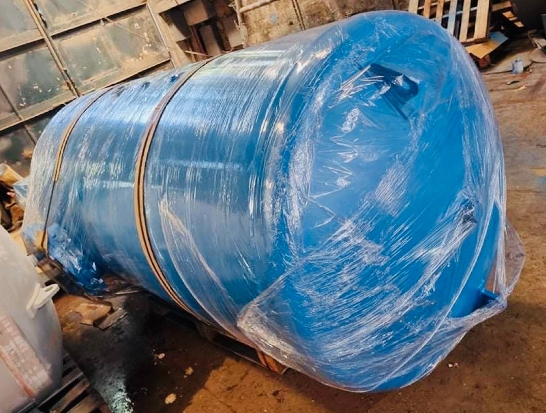 Air Tank 2,000 Liters Capacity (Category: Construction Tools & Equipment) located in Imus. Submitted by double.crane_98 (Listing ID 1289980571, Image 3). Description: Vertical Air Receiver Tank with free accessories 🎁🎁🎁 - (1) Pressure relief valve - (1) Pressure gauge - (1) Drain Valve (Manual) Capacity: 2000 Liters ✓ 10 bars capacity ✓ Locally manufactured ✓ Free delivery within Manila and nearby areas 🚚🚚🚚🚚 ✓ with DOLE documentation ✓ Hyd