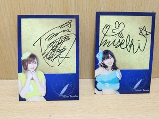 AKb48 trading cards with autographs