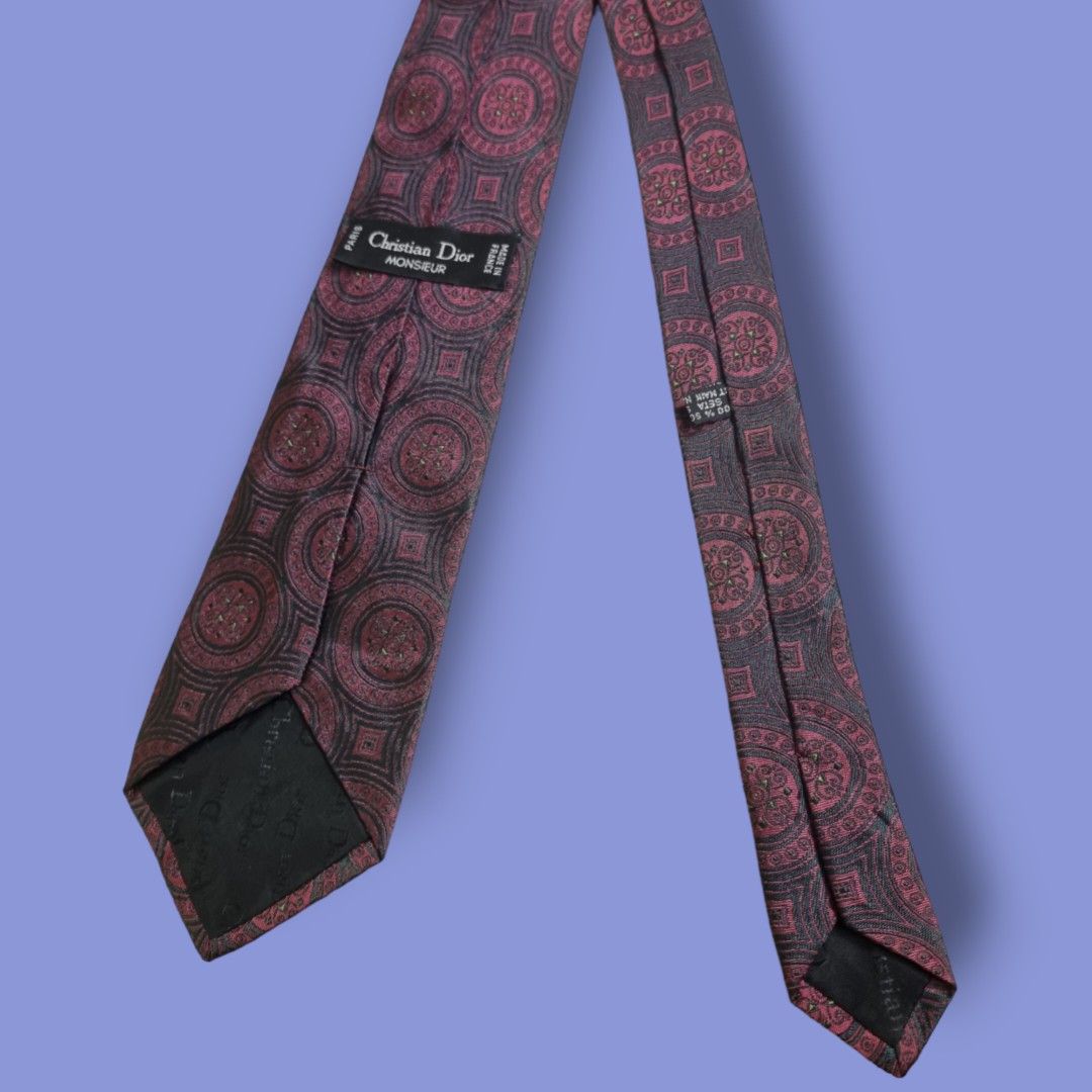Authentic CHRISTIAN DIOR Tie (Category: Ties) located in Quezon City. Submitted by maneradesignersboutique (Listing ID 1290013388, Image 2). Description: 💯% Guaranteed Authentic * Brand: Christian dior Tie *Color: Maroon printed *material: Silk *Size: L *Measurements by Inches: *L: 60 x W: 3.5 inches *Condition: ligh used * Flaws: non -Used Inclusions: provided box * If you're buying PRE-OWNED pls manage your expectations *Lalamove/lbc after pay