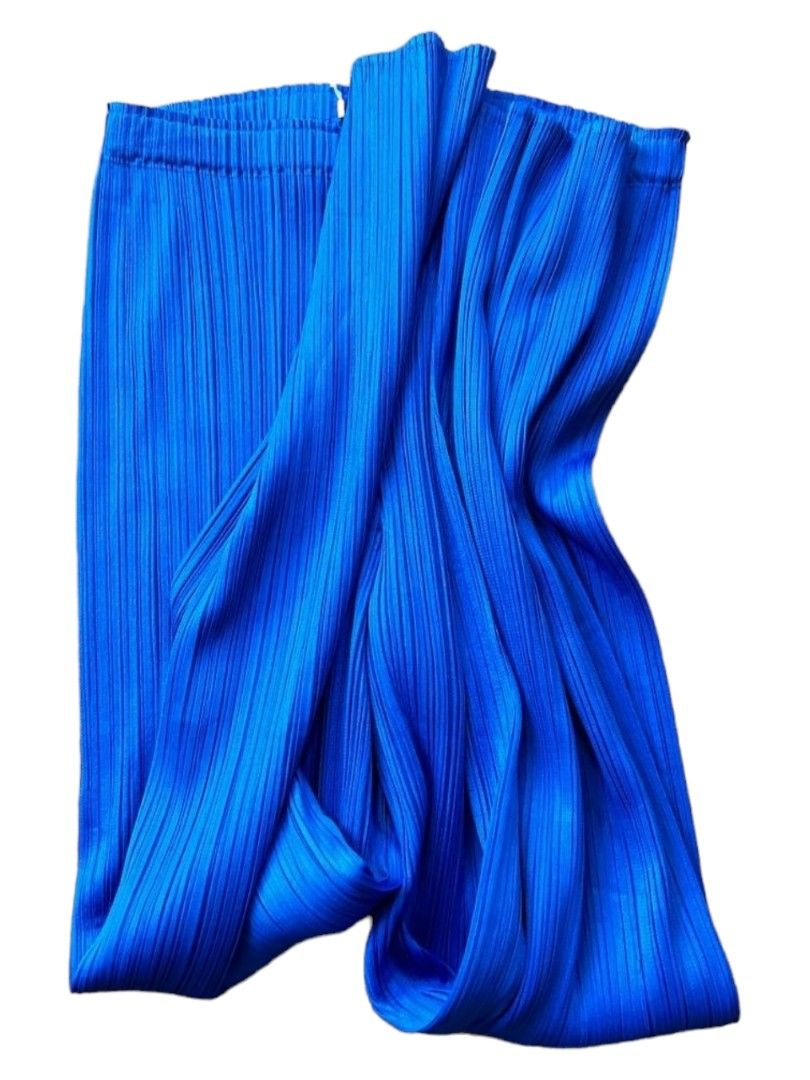 Authentic Issey Miyake Pleats Please Pants (Category: Other Bottoms) located in Quezon City. Submitted by archivelab (Listing ID 1290011006, Image 3). Description: Authentic Issey Miyake Pleats Please Pants Size Small Measurements Waist 26-30 Thigh 8.5 Leg Opening 6 Excellent Condition Removed tags 1500+sf.