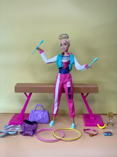Barbie Gymnastics Playset with Doll and 15+ Accessories, Twirling Gymnast  Toy with Balance Beam, Brunette Doll