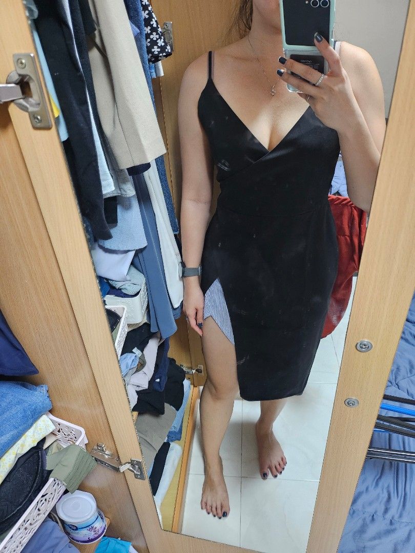 Low cut black dress clearance