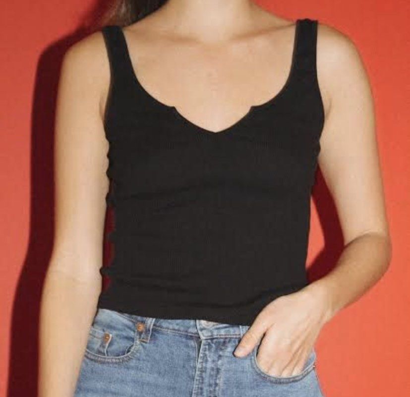 Brandy Melville black sleeveless turtleneck crop top, Women's Fashion,  Clothes on Carousell