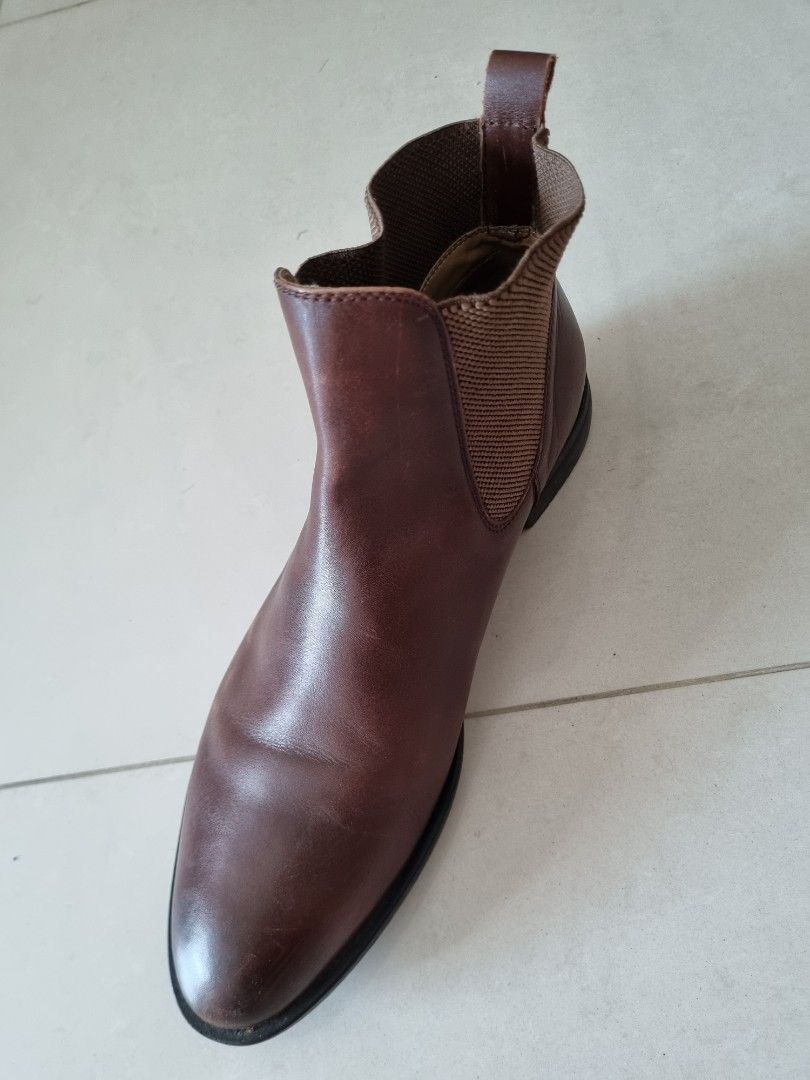 Chelsea boots too big hotsell
