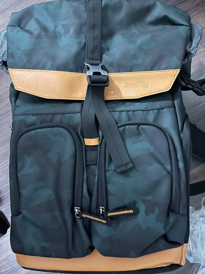 Camera backpack/bag (Category: Camera Bags & Carriers) located in Singapore. Submitted by ___yl___ (Listing ID 1289972038, Image 1). Description: Brand new camera bag, just opened from its packaging .