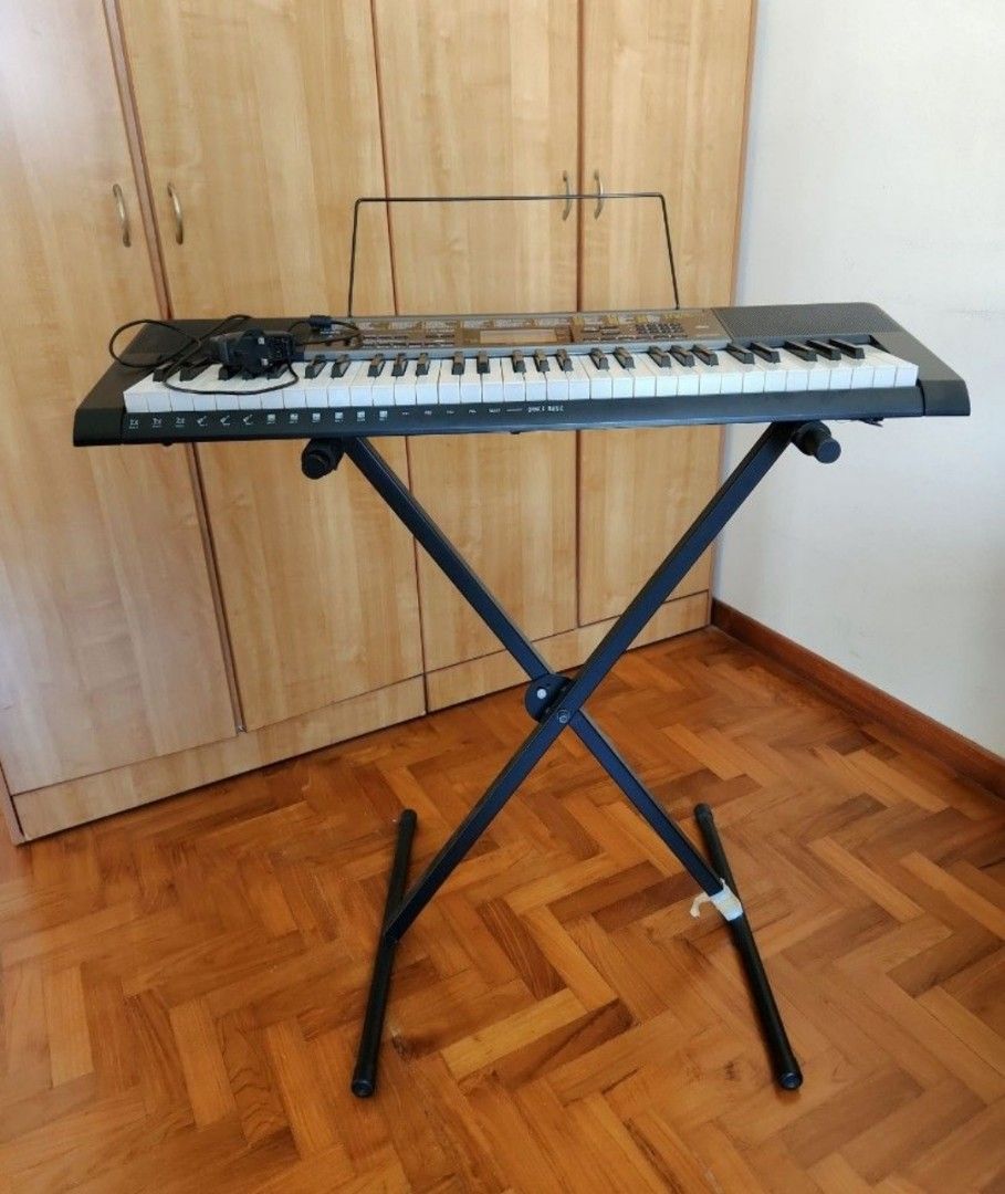Casio keyboard LK 265 with key lighthing system and stand Hobbies