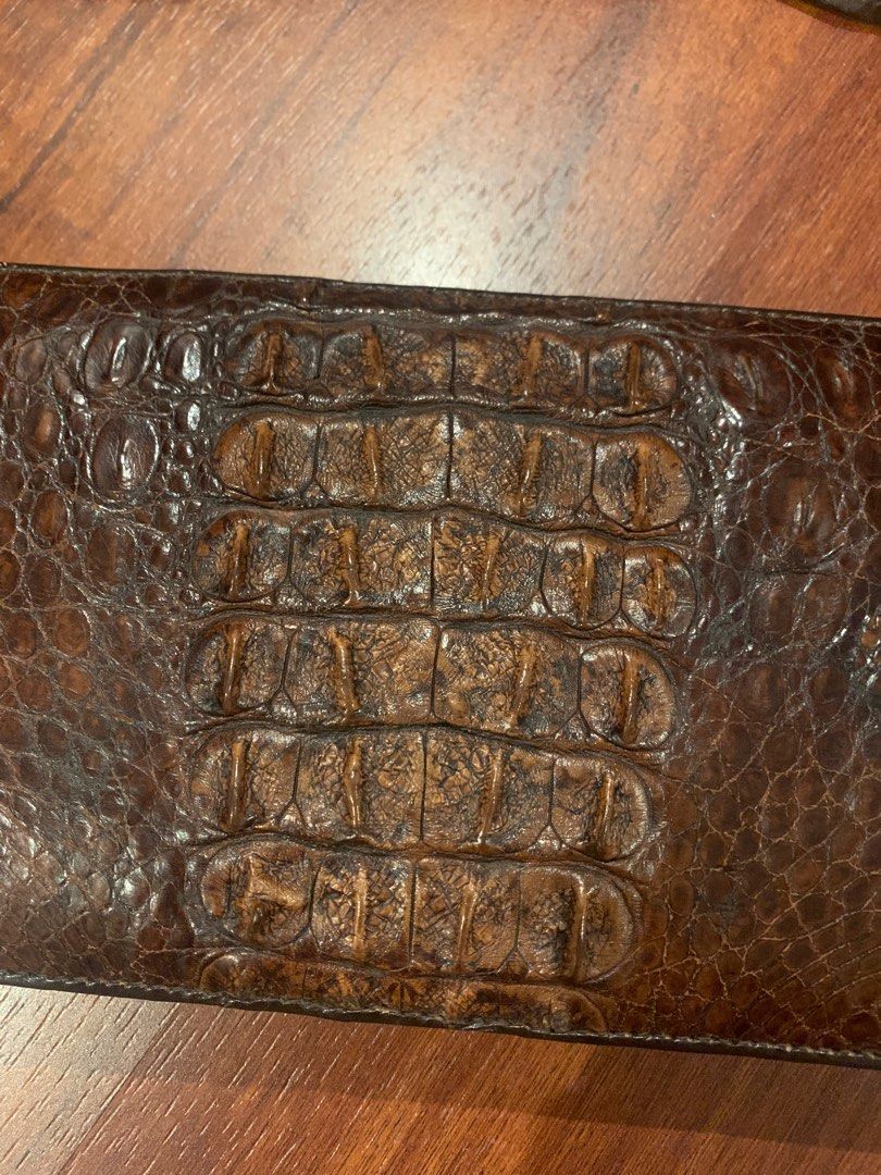 Vintage Crocodile pouch from Italy (Category: Purses & Pouches) located in Pasay City. Submitted by emilio1998 (Listing ID 1290049225, Image 2). Description: No brand, from Italy..