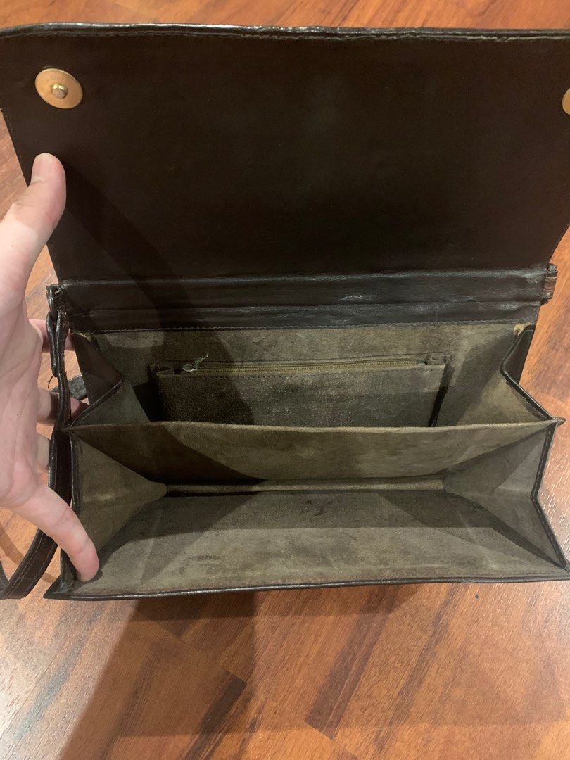 Vintage Crocodile pouch from Italy (Category: Purses & Pouches) located in Pasay City. Submitted by emilio1998 (Listing ID 1290049225, Image 3). Description: No brand, from Italy..