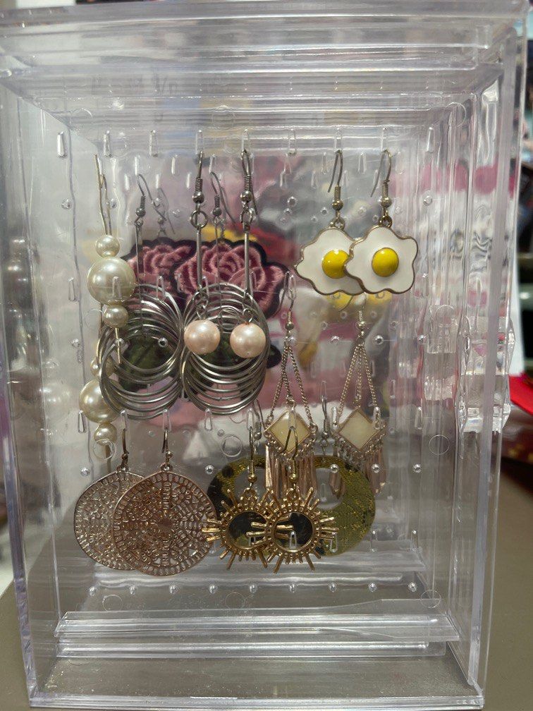 Gold earring outlet display