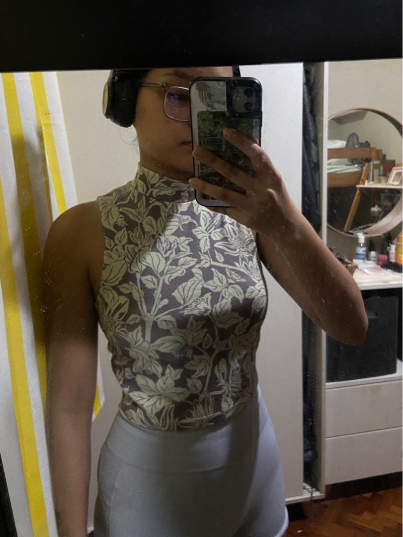 Floral sleeveless turtleneck top online