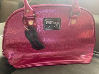 Hello Kitty lounge fly red patent embossed bag