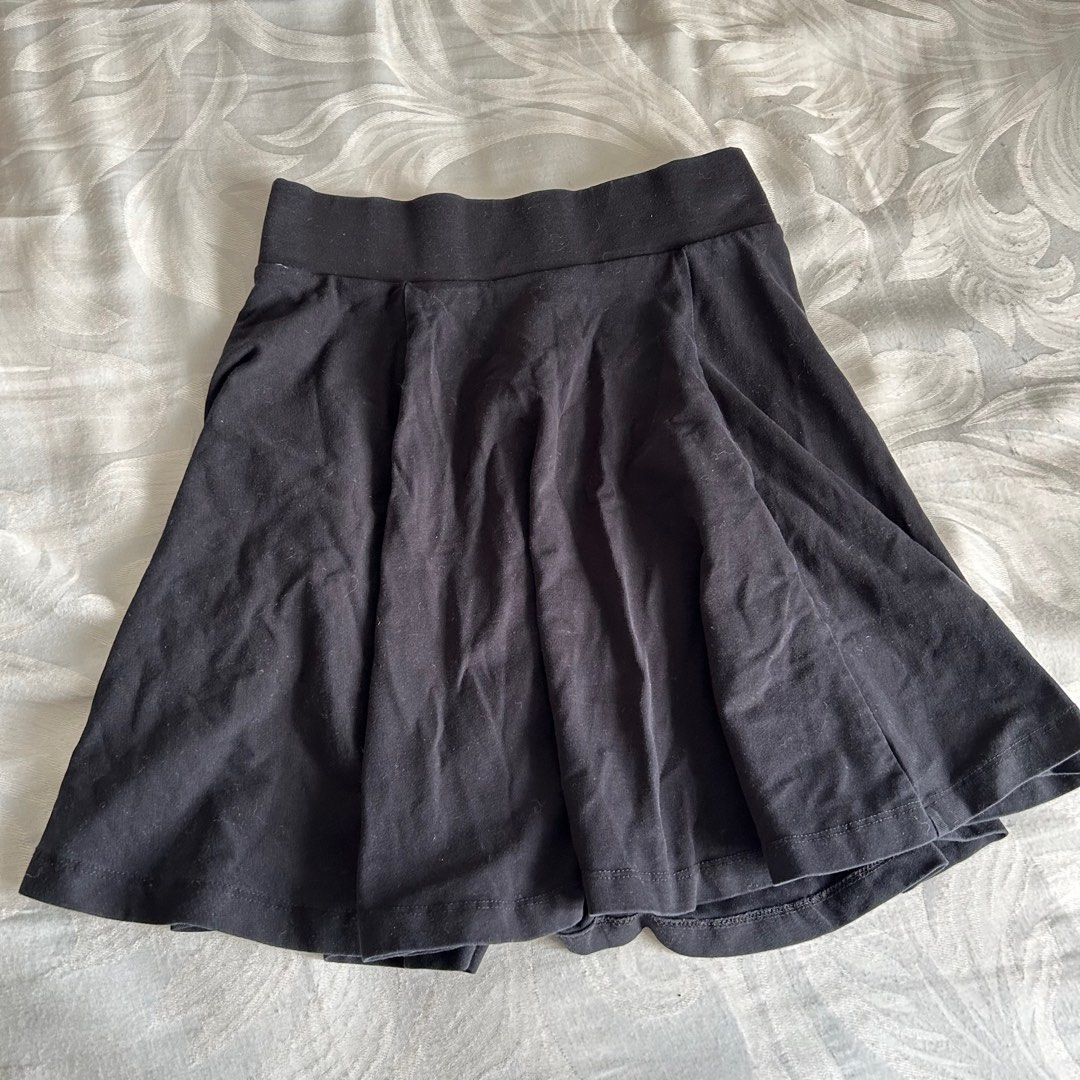H M black skater skirt Women s Fashion Bottoms Skirts on Carousell