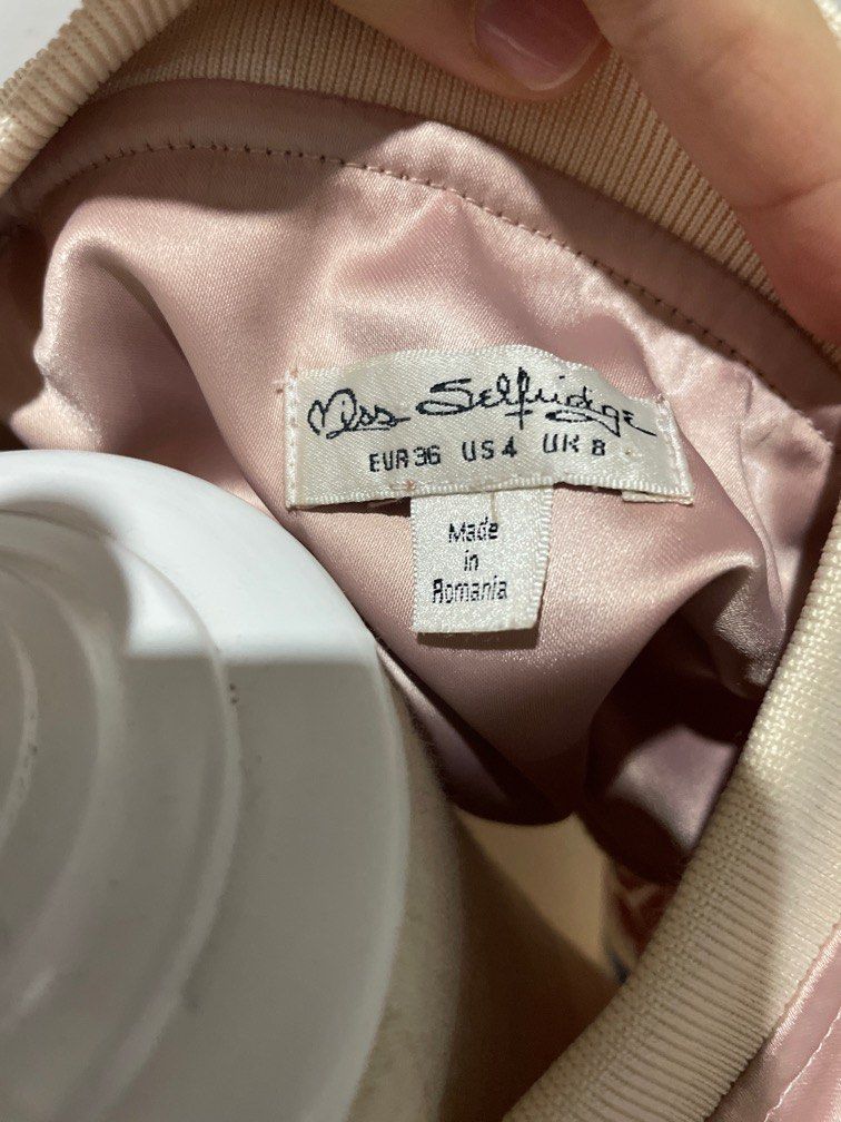 Jacket (Category: Coats, Jackets and Outerwear) located in Bangi. Submitted by rinaamohd (Listing ID 1290043253, Image 3). Description: Like new .
