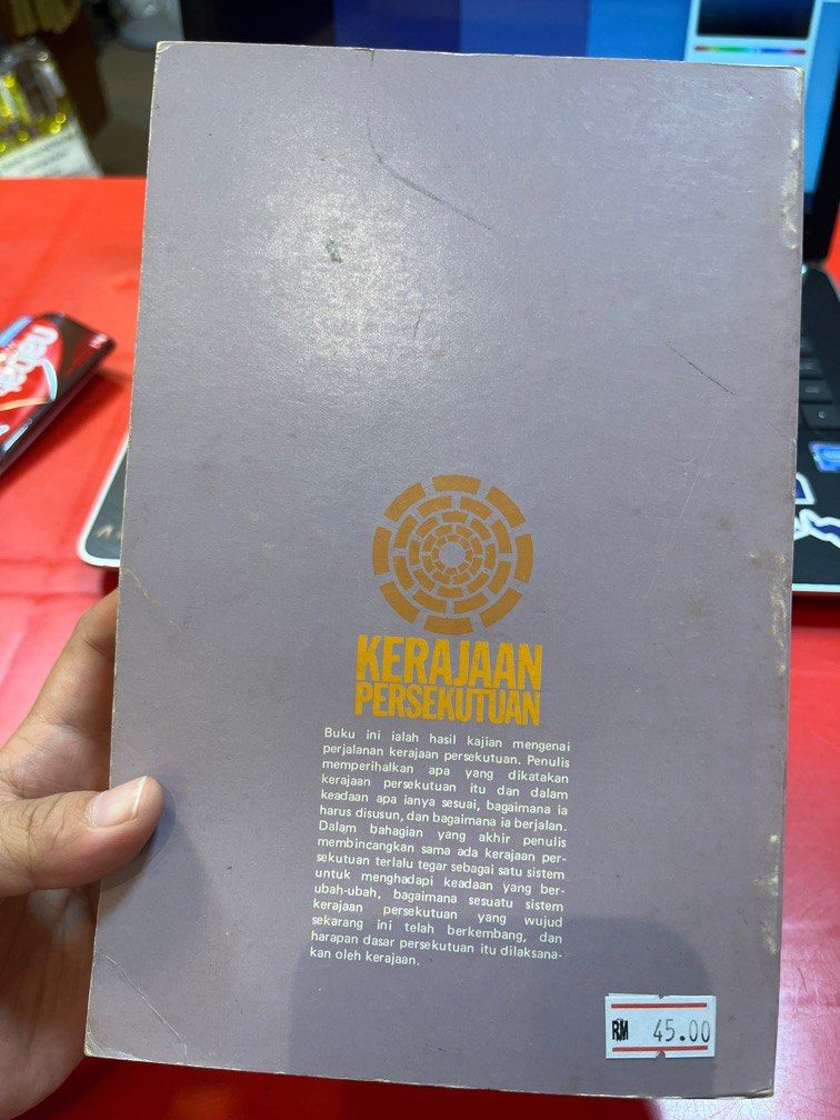 Kerajaan Persekutuan KC WHEARE (1980), Hobbies & Toys, Books
