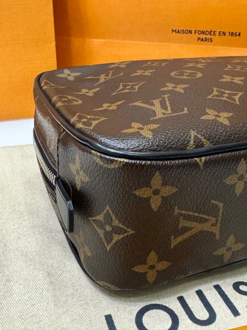 Louis Vuitton Toiletry Clutch Bag (Category: Luxury Bags & Wallets) located in Malolos. Submitted by architectjerry (Listing ID 1289926362, Image 3). Description: Great condition.