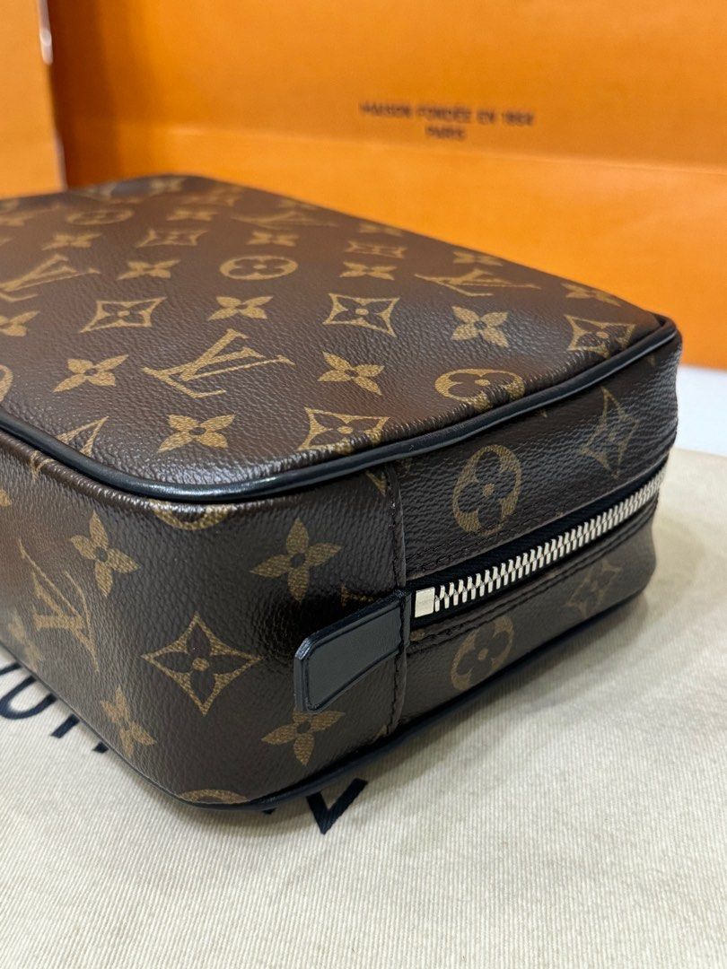 Louis Vuitton Toiletry Clutch Bag (Category: Luxury Bags & Wallets) located in Malolos. Submitted by architectjerry (Listing ID 1289926362, Image 2). Description: Great condition.