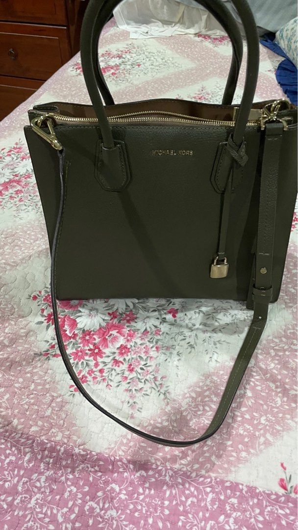 Michael Kors Mercer Large Pebbled Leather Accordion Tote Bag