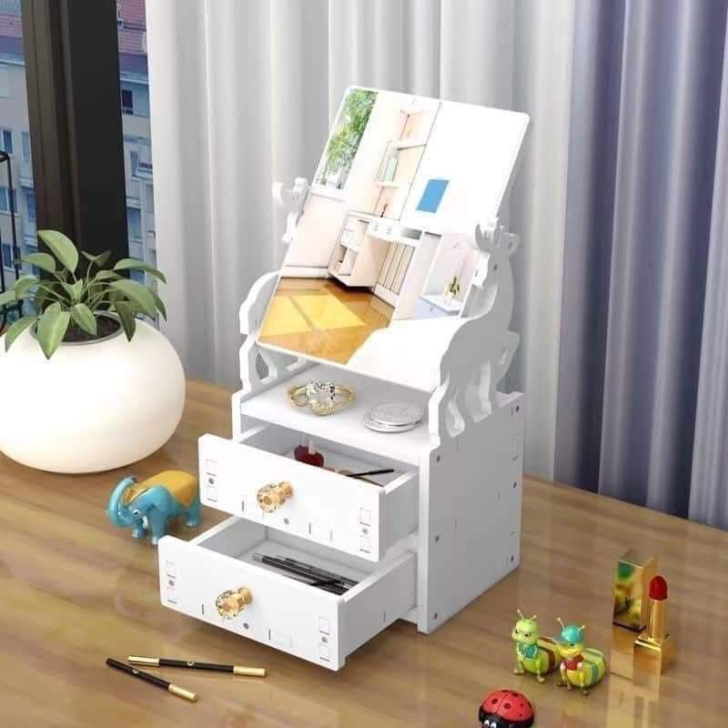 Mini vanity mirror (Category: Makeup) located in Manila. Submitted by yzlshop (Listing ID 1289959837, Image 2). Description: Brand new We offer COD , same day delivery within metro manila via Lalamove/Grab pm for more info. thank you!.