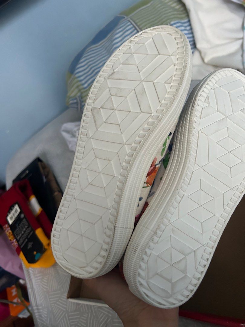 Payless American Eagle White Canvas Sneakers Floral