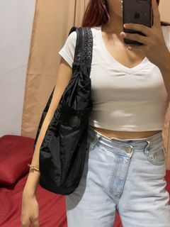 (Category: ) located in . Submitted by declutter.shoplala (Listing ID 1290044450, Image 1). Description: .