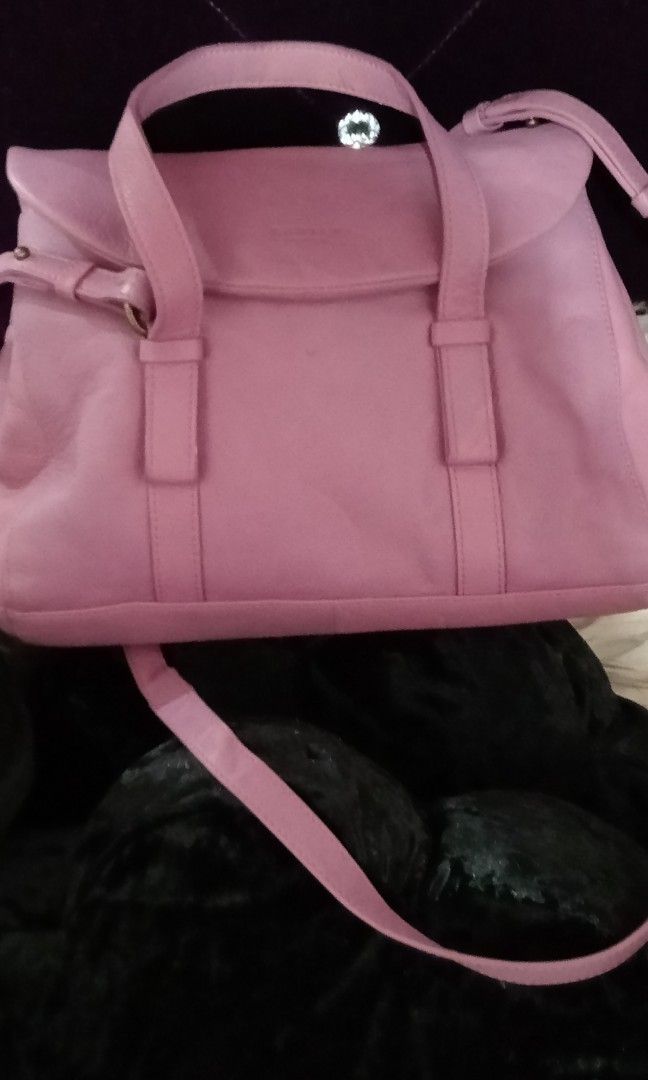 Radley London two way bag (Category: Luxury Bags & Wallets) located in Batangas. Submitted by girlmeetspurple (Listing ID 1289960048, Image 2). Description: two way bag handbag and sling bag.