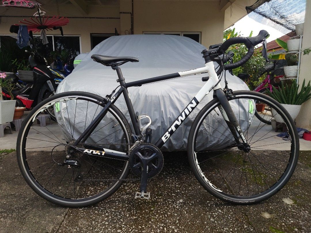 Roadbike BTwin Triban 520 Sora Groupset. Sports Equipment