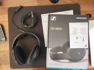 Sennheiser HD 560s (With box, receipt and warranty bought 2023)