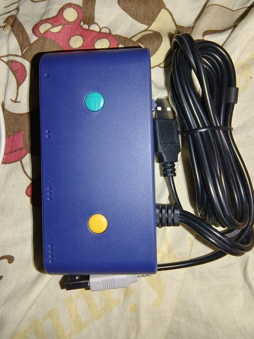 Switch/PC/WillU GameCube controller adapter （分類：遊戲週邊商品）位於 Hong Kong。 由 cyl0612 提交（商品編號 1290080002，圖片 3）。簡介： 包裝盒較舊 內容物僅打開未使用過 帶有說明書。