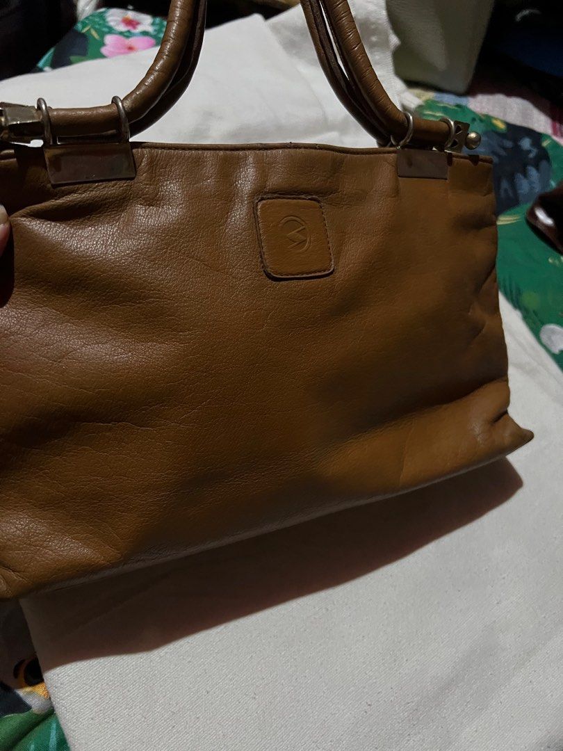 Sylvia Santos handbag (Category: Luxury Bags & Wallets) located in Makati City. Submitted by sinner_or_saint101 (Listing ID 1290041242, Image 2). Description: 13x8x4 Leather Authentic sylvia santos.