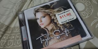 Taylor Swift Fearless cd. Singapore edition
