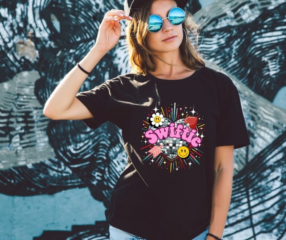 Taylor Swift Swiftie T-Shirt (Various Sizes), Women's Fashion, Tops ...
