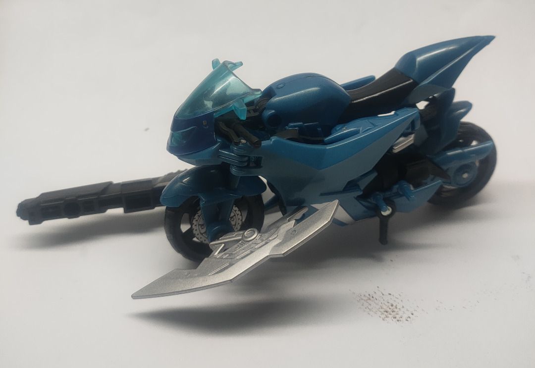 Transformers Prime Arcee (Category: Action & Battle Toys) located in Caloocan City. Submitted by jerwinlope52394 (Listing ID 1290004844, Image 1). Description: Complete accessories, no manual Payment thru gcash Shipping thru lalamove .