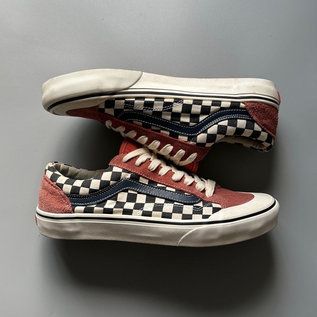 Vans best sale checkered maroon