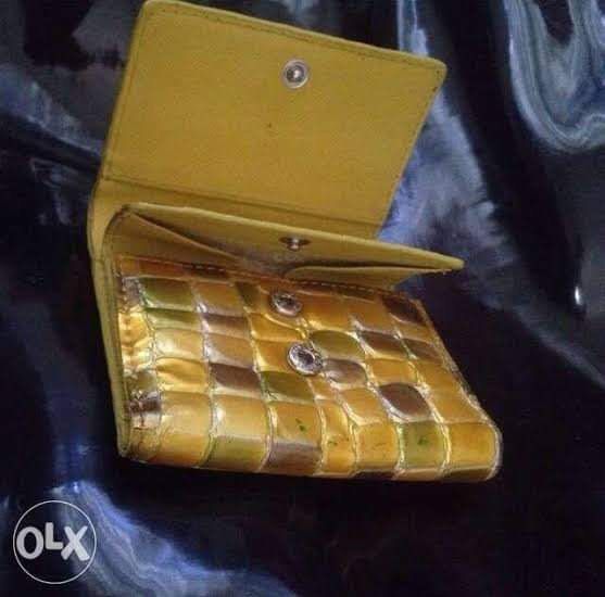 Wallet coco fiore (Category: Luxury Bags & Wallets) located in Manila. Submitted by bizzxye (Listing ID 1290009019, Image 1). Description: Crocodile leather wallet .