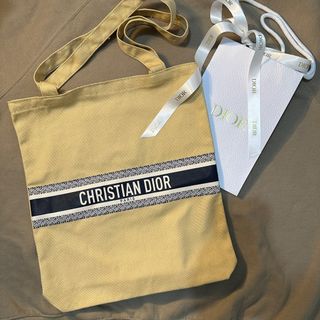 (Category: ) located in . Submitted by thetopspotfashionboutique (Listing ID 1290097859, Image 1). Description: .