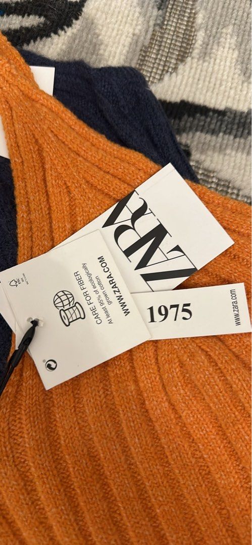 ZARA KNIT SUMMER TOP (Category: Sleeveless) located in Quezon City. Submitted by solteraph (Listing ID 1290012011, Image 3). Description: READY FOR SUMMER? This top is perfect for summer!! Available in XS-L all items are brandnew.
