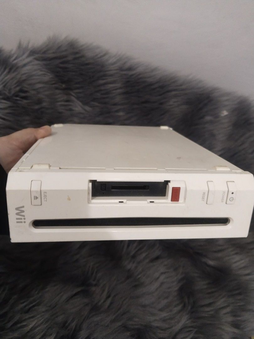 Affordable Nintendo Wii White Console 😍👌 (Category: PlayStation) located in Bulacan. Submitted by afford.japan (Listing ID 1290223048, Image 1). Description: Affordable Nintendo Wii White Console 😍👌.