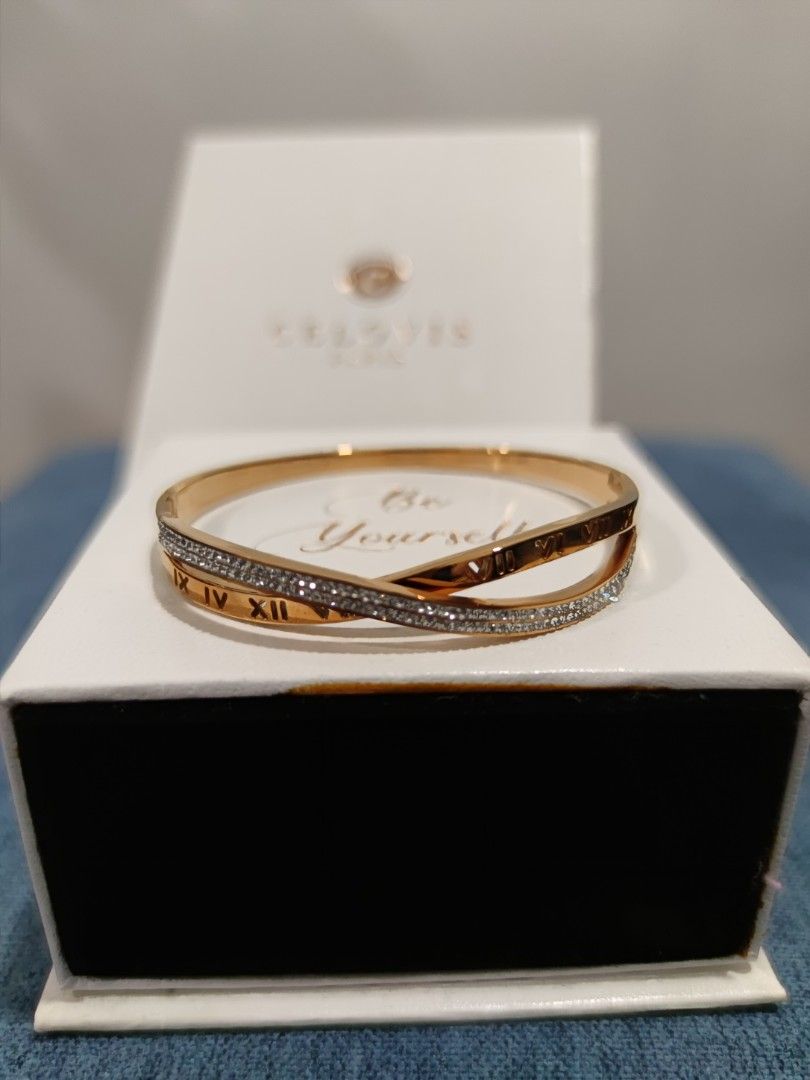 Bangle Celovis (Category: Bracelets) located in Cyberjaya. Submitted by rocket.munchies (Listing ID 1290164943, Image 2). Description: Come with box Never wear 18K Rose Gold Material : Imported Titanium.