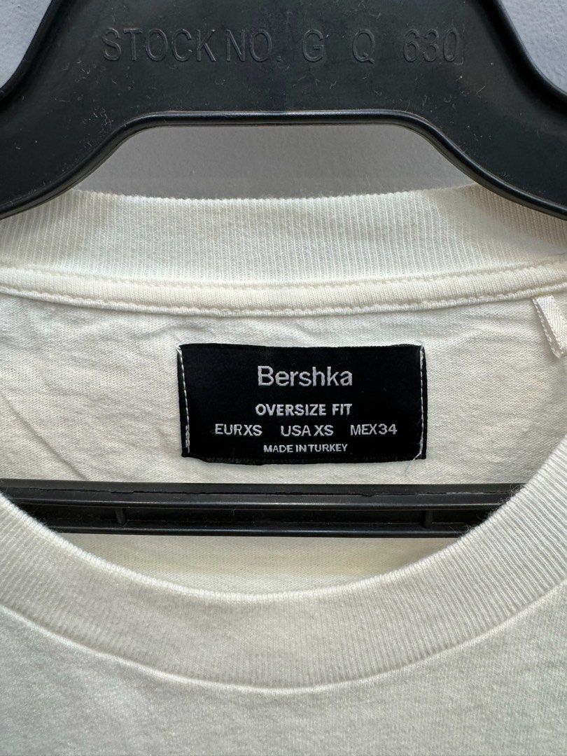 Bershka Oversized Tee (XS) (fits big) (Category: Tshirts & Polo Shirts ) located in San Juan City. Submitted by danielnavvvvarro (Listing ID 1290183630, Image 3). Description: ‼️ READ ME ‼️ - dimes 27 x 21 - oversized tee xs on tag - Shipping shouldered by the buyer - MOP: Gcash/BPI - 2 days reservation MAX. - STRICTLY NO RETURNS, REFUNDS, CANCELLATIONS 📌COMING FROM BINONDO MANILA 📌SHIPPING SHOULDERED BY BUYER 📌CAN DO GRAB/LALAMOVE/ OTHER COUR