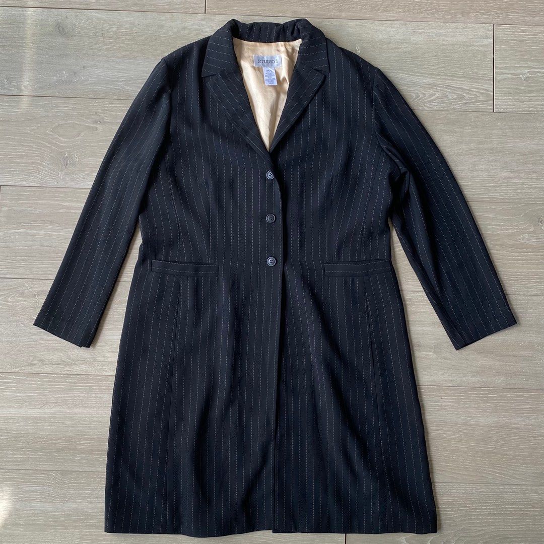 Black long overcoat blazer (Category: Coats, Jackets and Outerwear) located in San Juan City. Submitted by steffchua (Listing ID 1290227968, Image 2). Description: Good as new Model is 5'6" and size small for reference.
