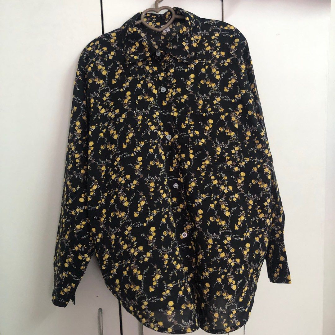Black blouse shop with yellow flowers