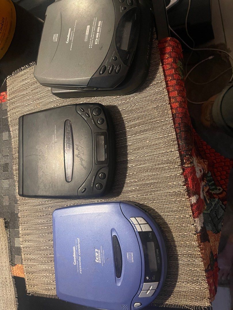 Cd Player (Category: Portable Music Players) located in Navotas City. Submitted by mph_thrift (Listing ID 1290204903, Image 1). Description: 3 pcs Cd Player As is condition.
