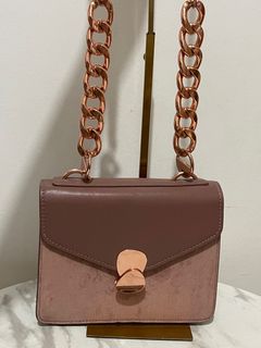 (Category: ) located in . Submitted by stylerph (Listing ID 1290264450, Image 1). Description: .