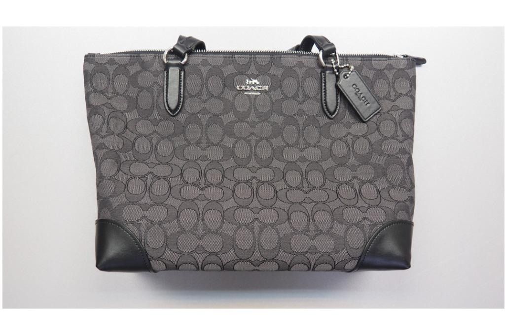 Coach OTLN SIG ZIP TOTE Carousell