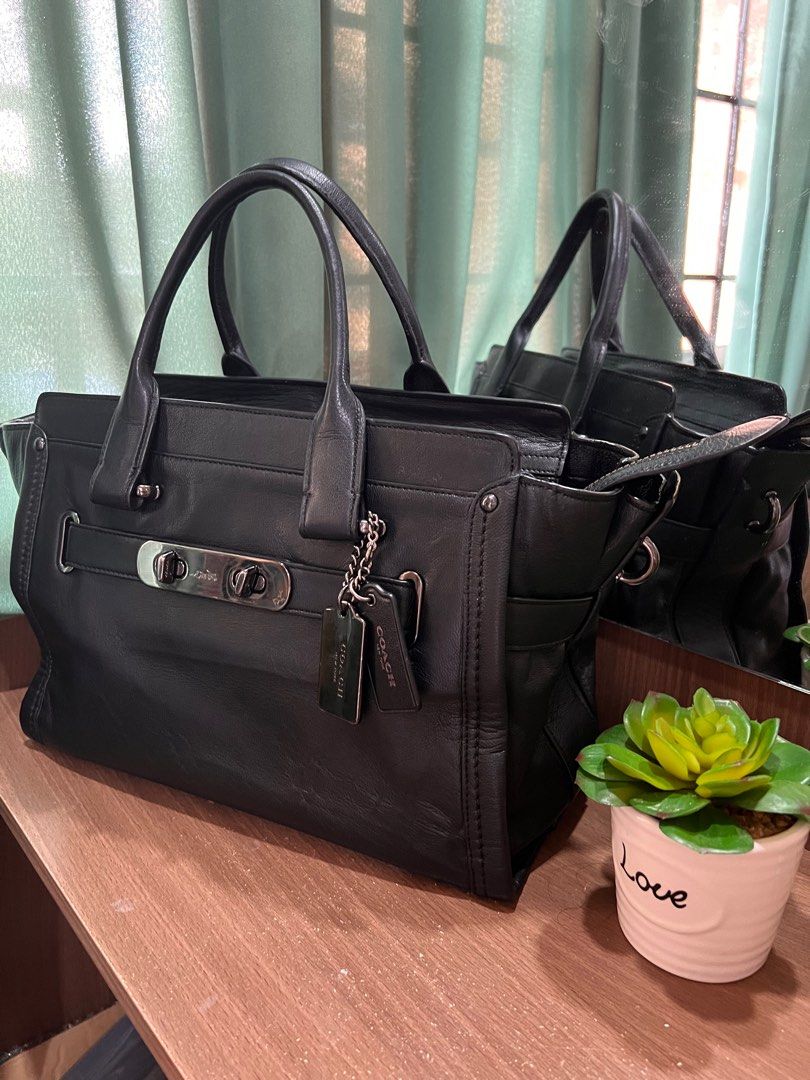 Coach Soft Leather Swagger (Category: Luxury Bags & Wallets) located in Butuan. Submitted by lebelle_bags (Listing ID 1290235103, Image 3). Description: 📌Details: Soft grain leather for slouchy look (non-structured) Approx. 14 in x 9 in x 5in Color: Black Comes in long strap.