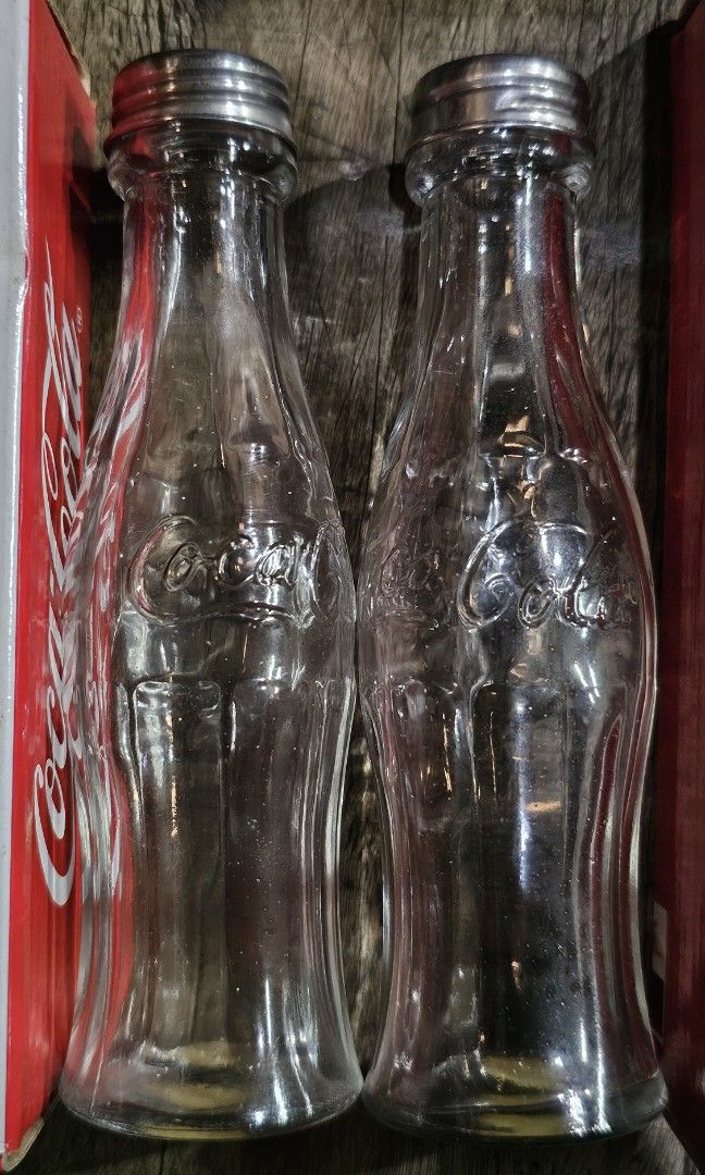 Coca Cola Salt and Pepper Shaker Bottle (Category: Other Kitchenware & Tableware) located in Quezon City. Submitted by chud88 (Listing ID 1290108322, Image 1). Description: = new in box = unused = declutter Meet-up: Cubao Area = weekends Kapitolyo Pasig = weekdays Mailing and Delivery: Lalamove or Grab @ buyers expense.