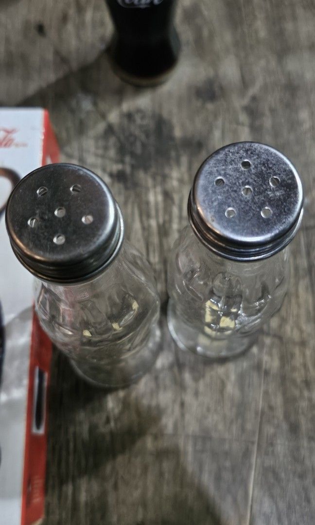 Coca Cola Salt and Pepper Shaker Bottle (Category: Other Kitchenware & Tableware) located in Quezon City. Submitted by chud88 (Listing ID 1290108322, Image 2). Description: = new in box = unused = declutter Meet-up: Cubao Area = weekends Kapitolyo Pasig = weekdays Mailing and Delivery: Lalamove or Grab @ buyers expense.