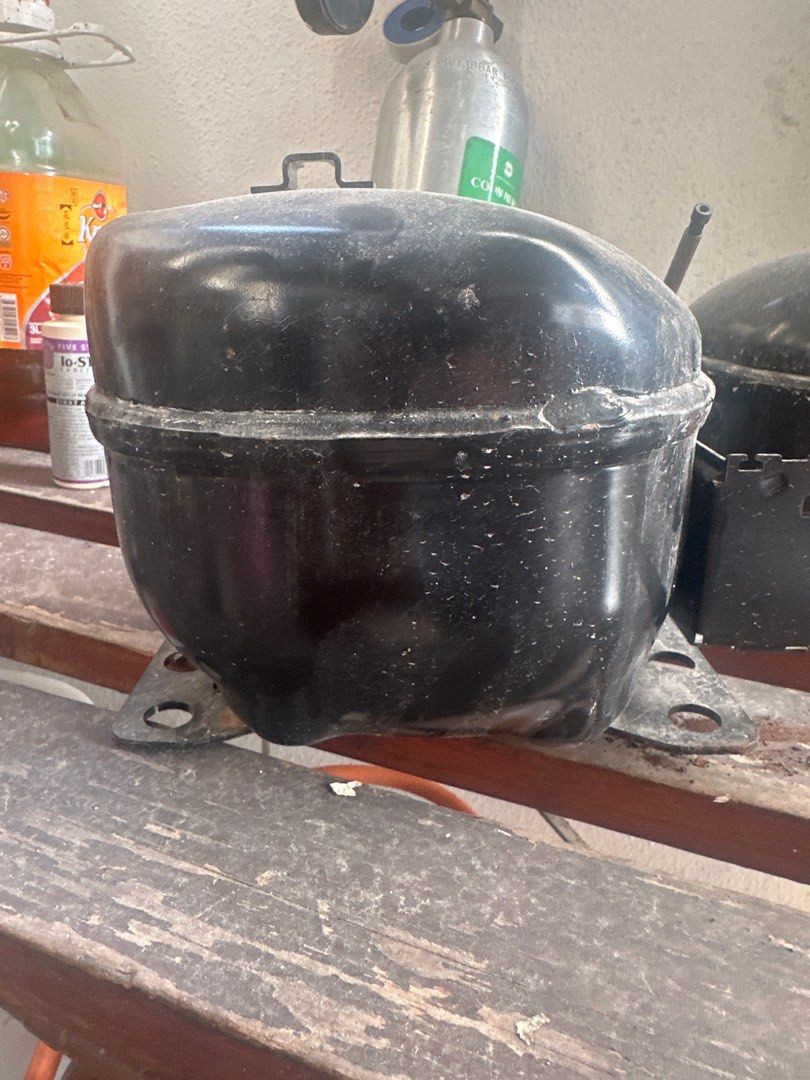 Compressor (Category: Refrigerators & Freezers) located in Singapore. Submitted by rogerroger23 (Listing ID 1290106325, Image 3). Description: Bought, never installed R600 a Htk95aa.