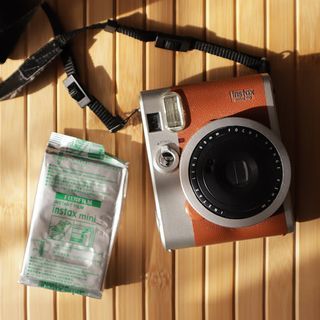 Fujifilm Instax Mini 90 Neo Classic - Brown