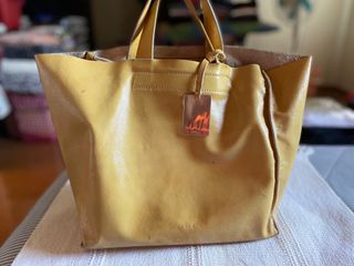 (Category: ) located in . Submitted by FromMyCloset (Listing ID 1290112922, Image 1). Description: .
